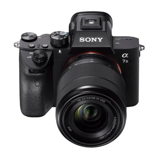 Sony Alpha A7 III + 28-70mm – Câmara Mirrorless Full Frame 24.2 MP, Vídeo 4K, Autofoco 693 Pontos, Kit Preto