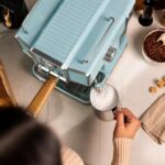 Cecotec Power Espresso 20 Tradizionale Sand – Máquina de Café Expresso 1350W, 20 Bar, Vaporizador, Manómetro, Depósito 1,5L – Azul - Image 5